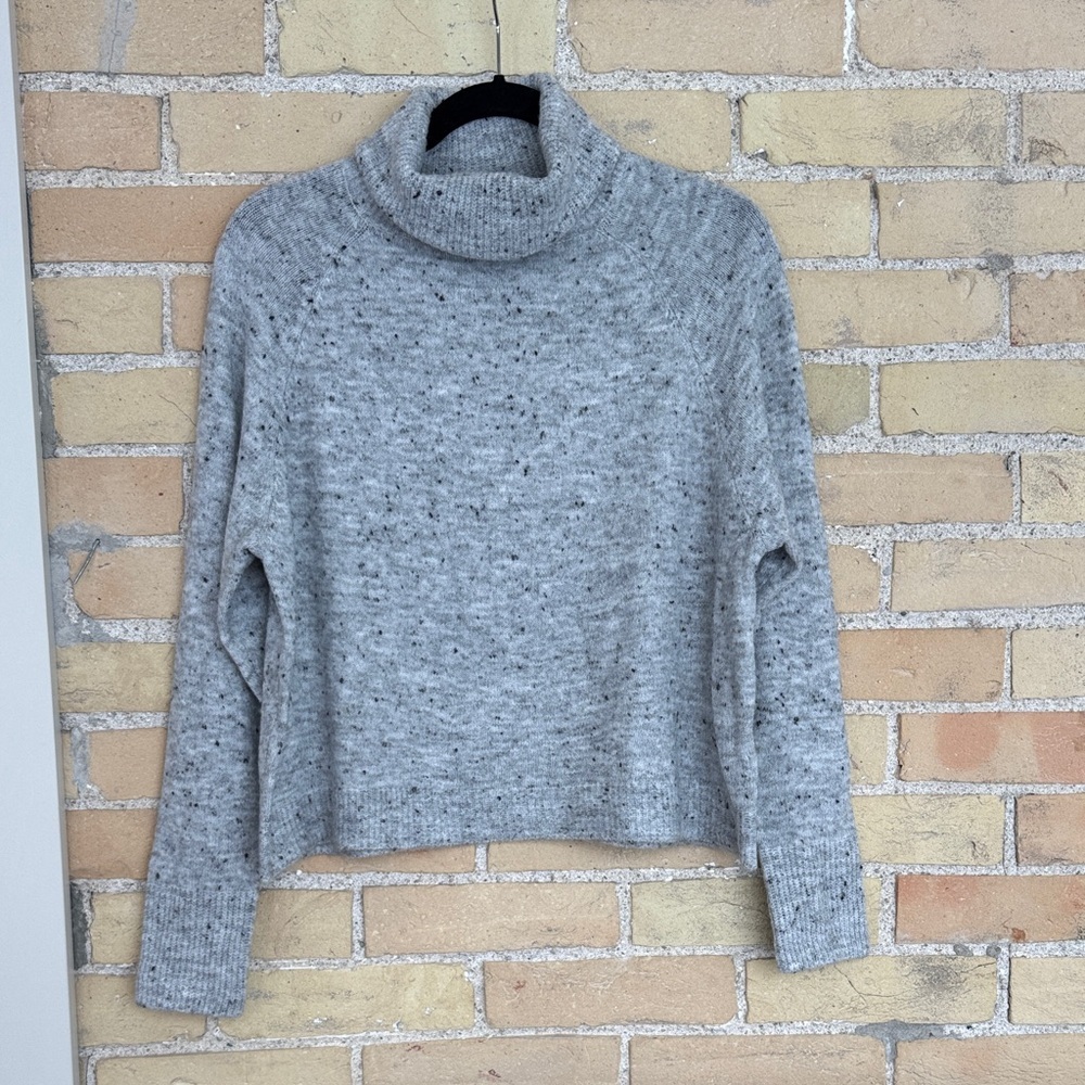 New John + Jenn Speckled Gray Turtleneck Sweater
